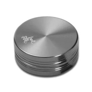 Grinder de alumínio usinado em CNC com dentes em formato de diamante e tampa magnética.